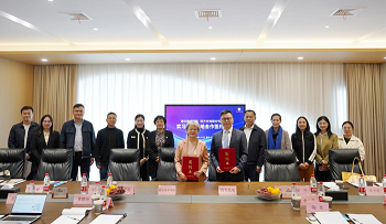 四方光電股份有限公司與湖北美術(shù)學院舉行校企共建實習實訓(xùn)基地簽約掛牌儀式